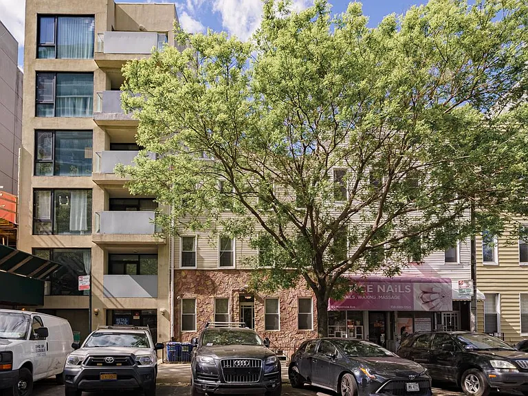 33 Montrose Ave #2L — Photo 16