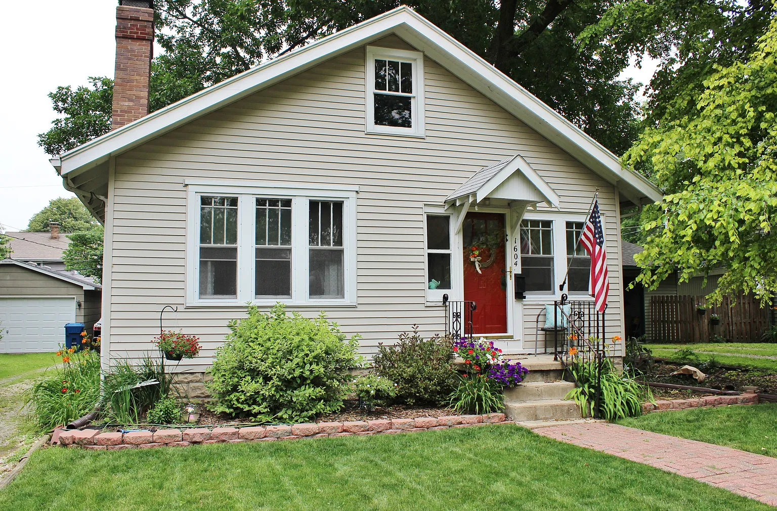 1604 W Clark St photo 1