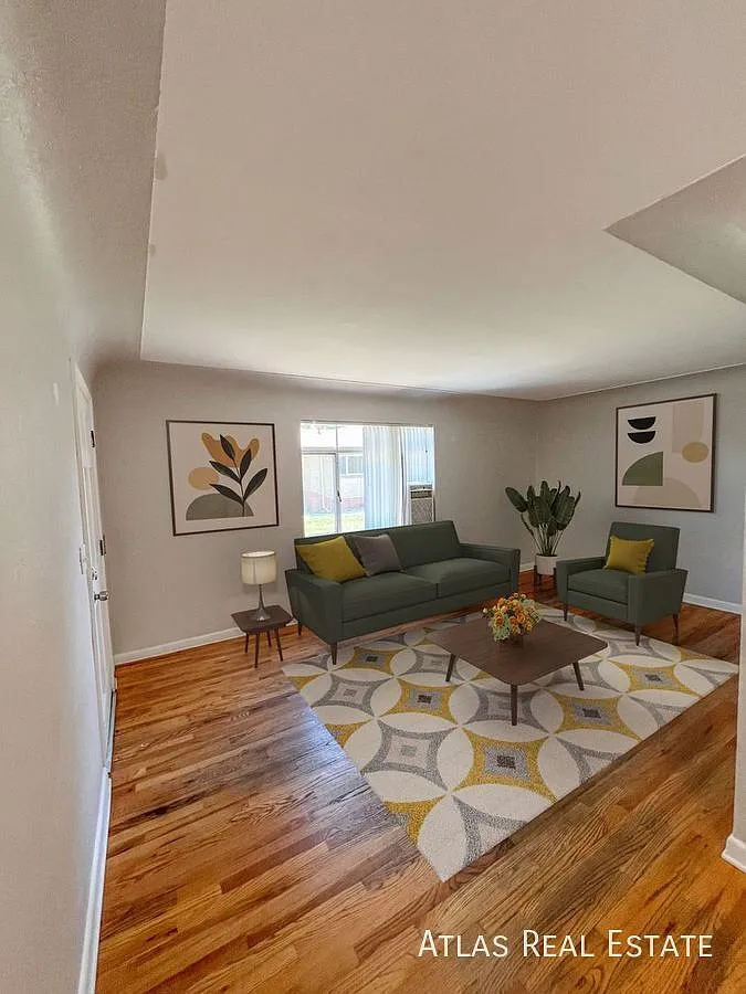 Charming Rosedale Bungalow with In-Unit Laundry & Prime Denver Location — Photo 2