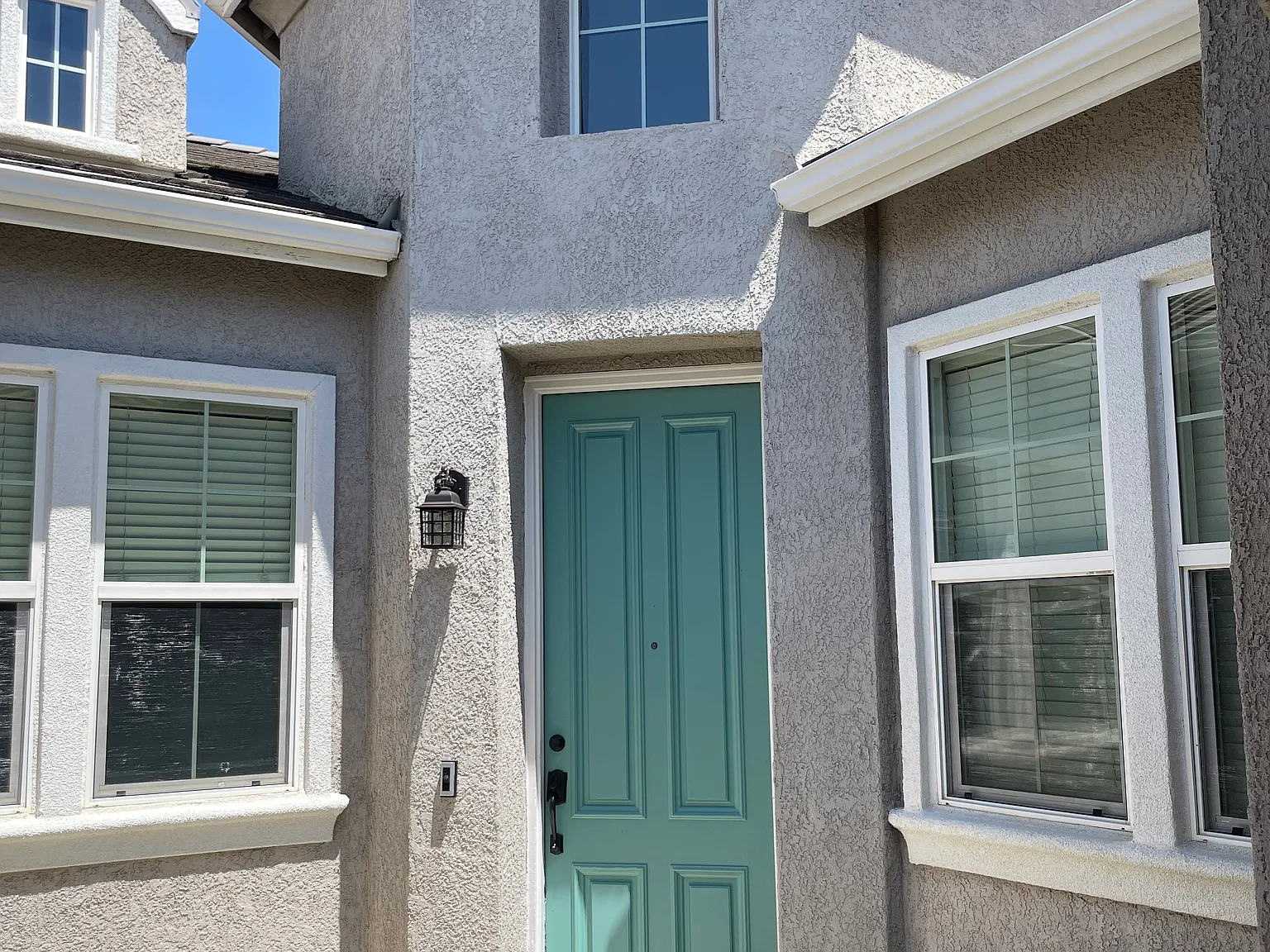 5 bed, 2849 sqft, $3,940 — Photo 3