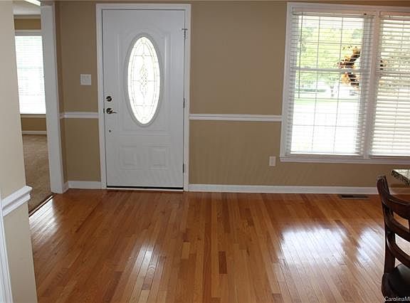 3rd image of 2510 Castlewood Dr