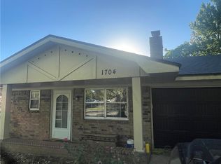 1704 S West End St, Springdale, AR 72764