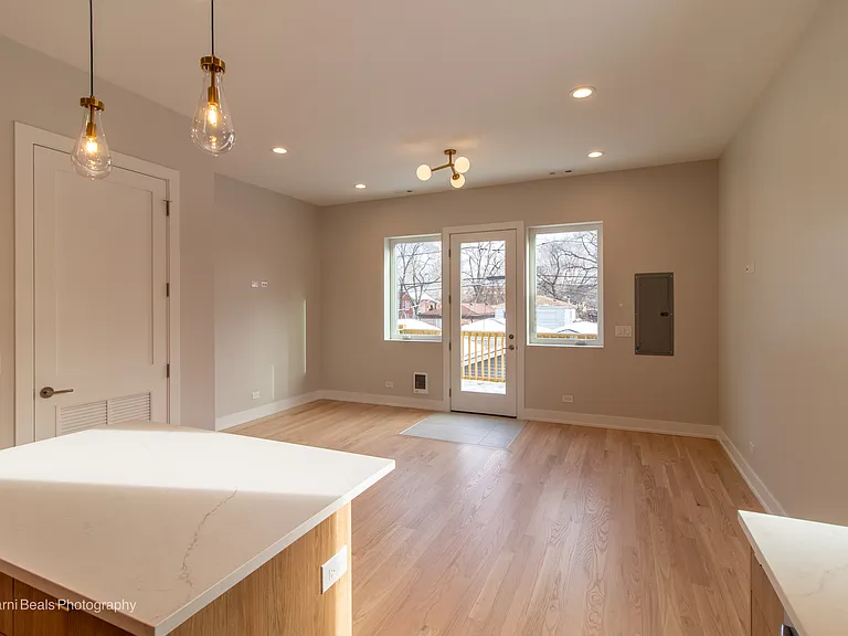 6749 S Langley Ave #B — Photo 19
