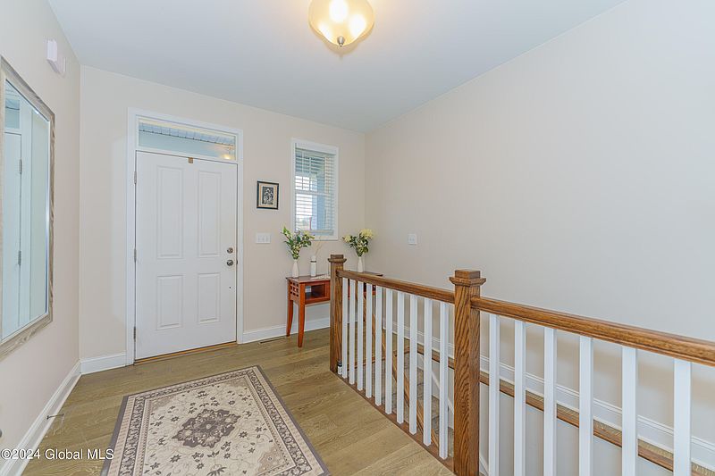 5th image of 32 Greenbrier Way