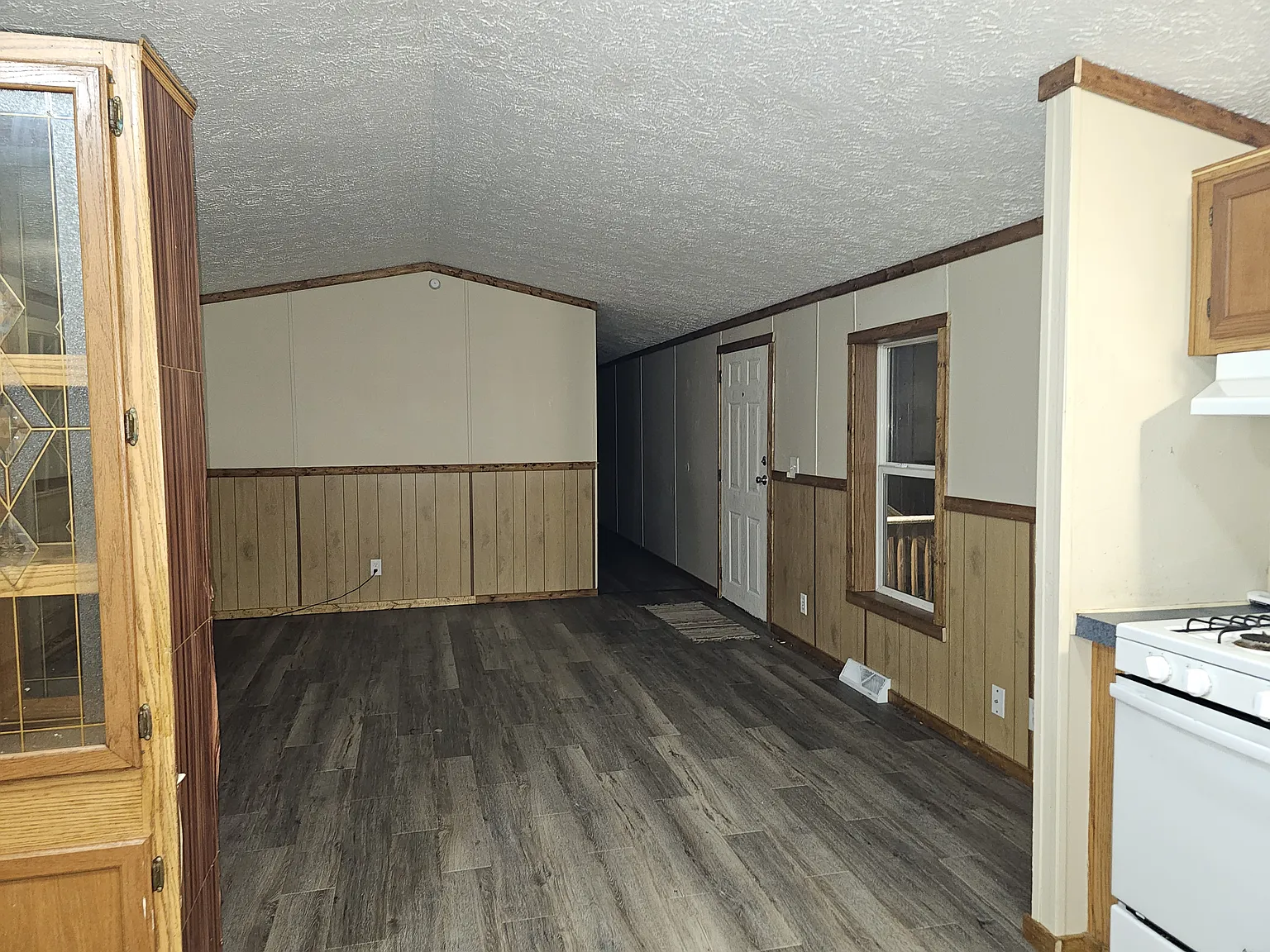 3 bed, 1200 sqft, $1,300 — Photo 2