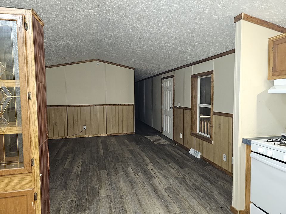 Entry door/Living room