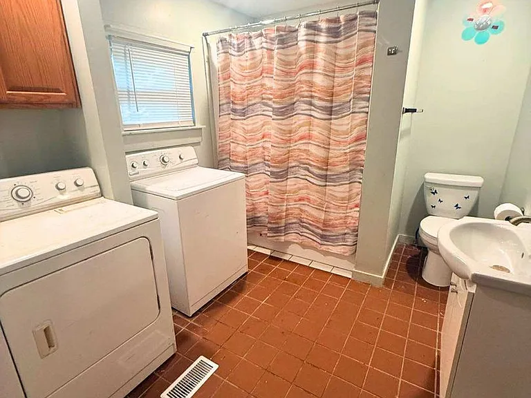 1029 SW Woodward Ave — Photo 5