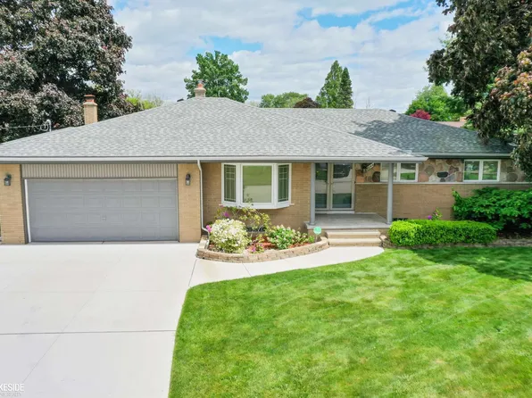 38044 Seaway Ct, Harrison Township, MI 48045
