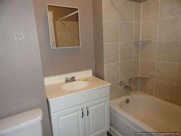 5605 Brooklyn Ave — Photo 6