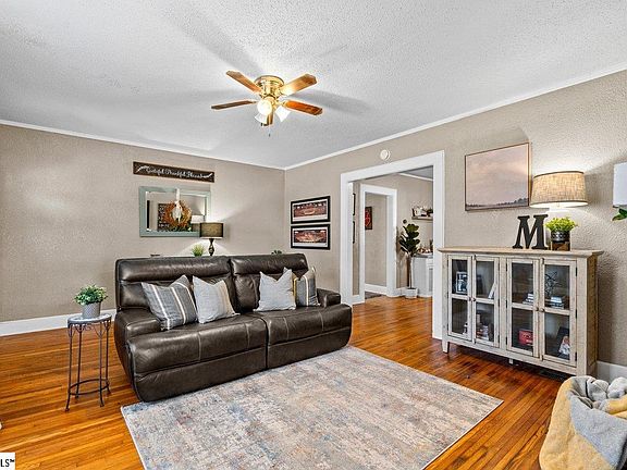 2nd image of 111 Woodland Dr