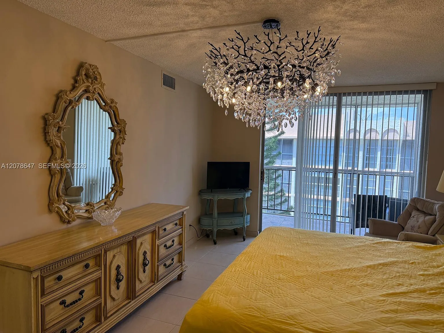 Desoto Park Condo — Photo 3