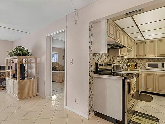 2nd image of 1428 SE 4th Ave APT 172I