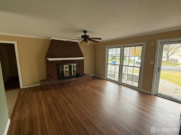 4th image of 30 Forest Park Ter