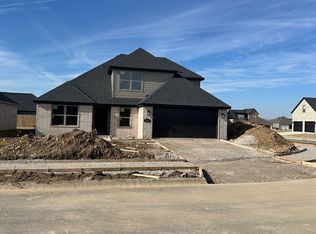 4711 W Triangle St, Fayetteville, AR 72704