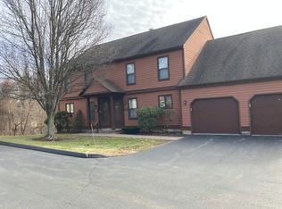96 Colonial Hill Dr UNIT 96, Wallingford, CT 06492