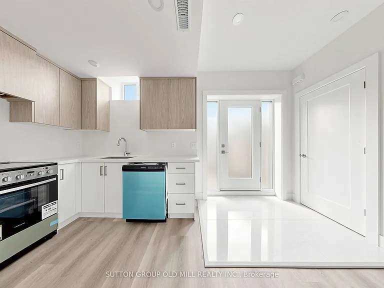 1925 Lawrence Ave W #1 — Photo 11