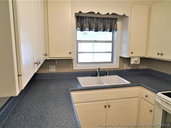 4th image of 3208 Broadview Dr