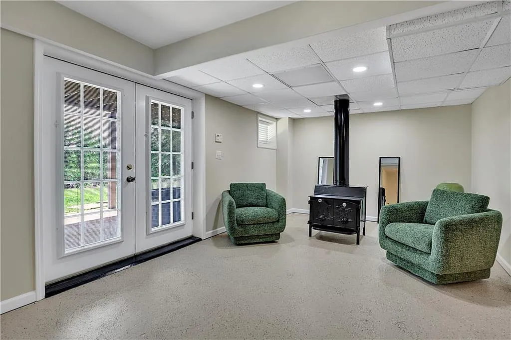 1 bed, 1.0 bath, 4933 sqft, $2,500 — Photo 2