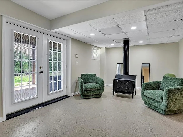 3442 Skyland Dr — Photo 2