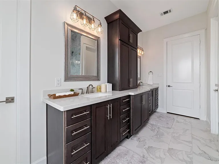 710 Delano St #A — Photo 17