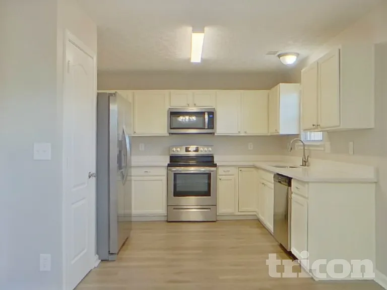 225 Victoria Blvd — Photo 4