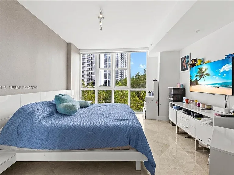 18201 Collins Ave #601A — Photo 4