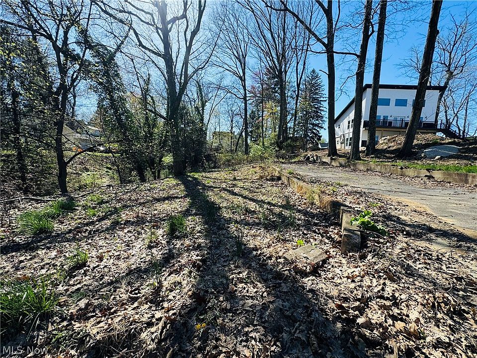 1st image of 2461 Geneva Dr