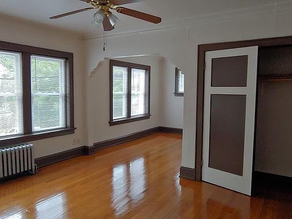 3rd image of 227 E Townsend St #11