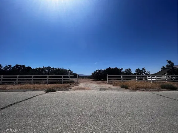 8136 Heartland Cir, Oak Hills, CA 92344