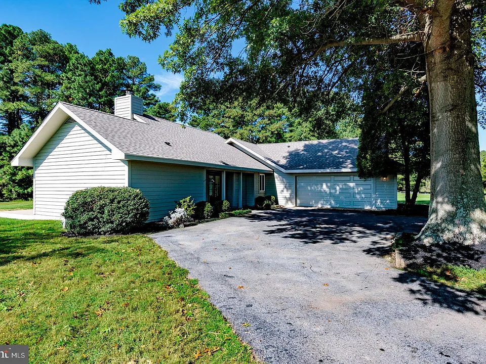 102 Golf Ct