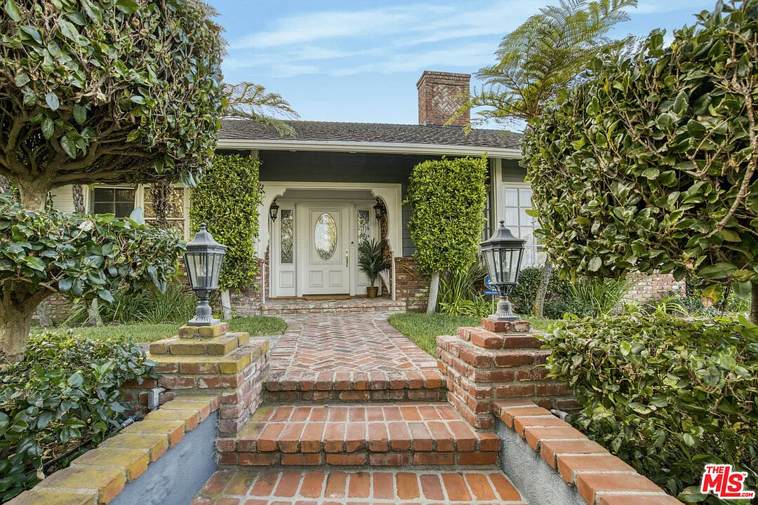 5 bed, 5.0 bath, 3574 sqft, $12,900 — Photo 4