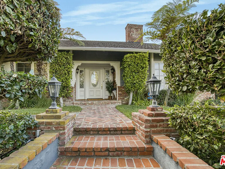 3690 Crownridge Dr — Photo 4