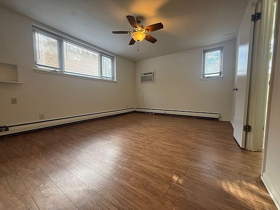 3rd image of 1936 Ford Pkwy APT 8