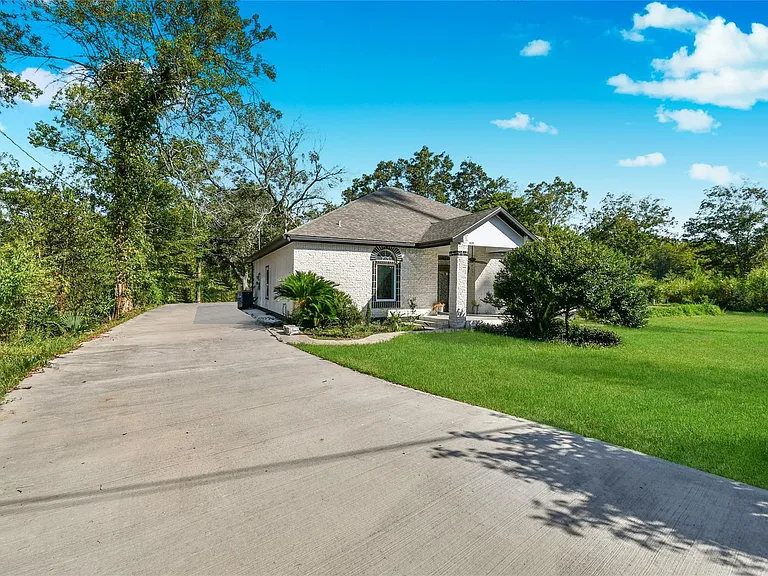 4819 Sherri Ln — Photo 1