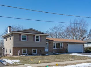 1032 Waveland Ave, Gurnee, IL 60031
