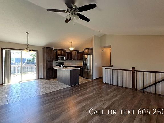 3rd image of 3405 E Brewster St