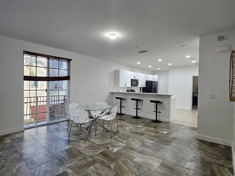 2182 SW 100th Ter — Photo 7