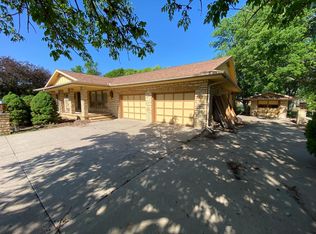 19 Gill Creek Dr, Beloit, KS 67420