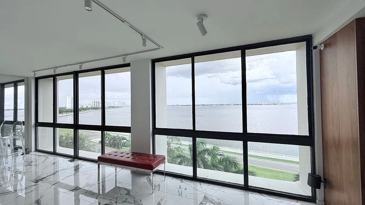2 bed, 2.0 bath, 1702 sqft, $5,800 — Photo 1