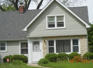 600 S Princeton Ave, Villa Park, IL 60181
