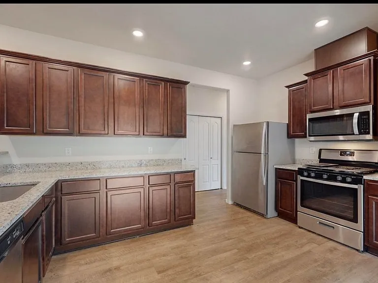 1504 Gulfstream Dr SE — Photo 7