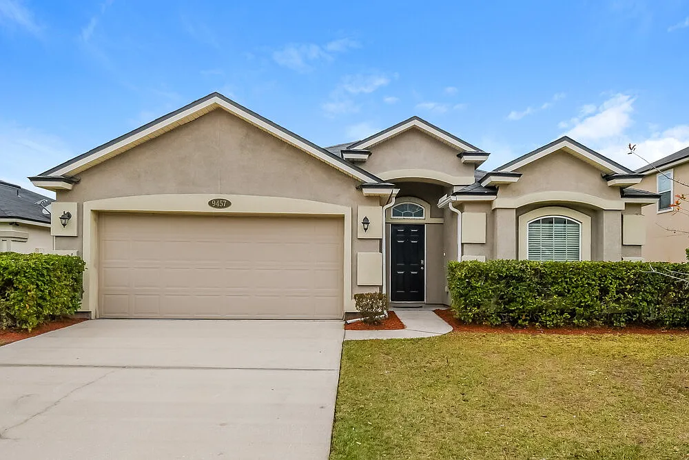 4 bed, 2.0 bath, 1709 sqft, $2,030 — Photo 1
