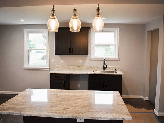 4th image of 61 Hamata Ave