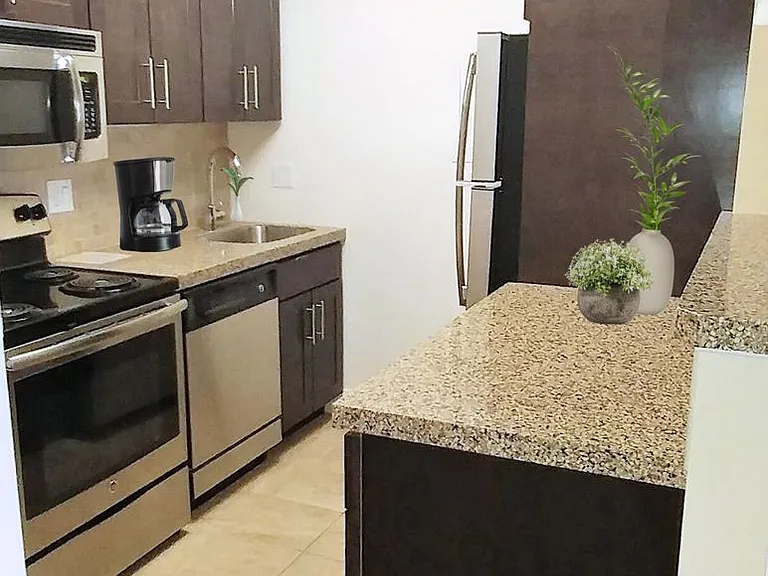 Center Square Apartments — Photo 30