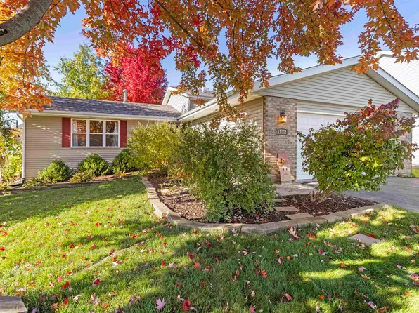 11006 Meadowsweet Ln, Roscoe, IL 61073