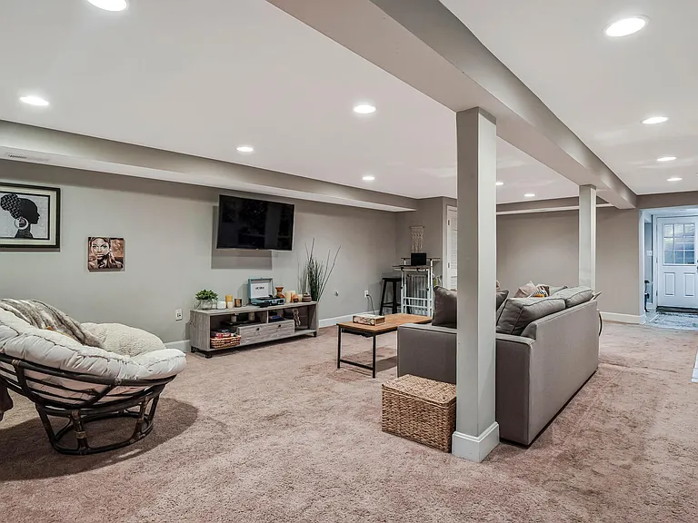 821 Madison St NW — Photo 31