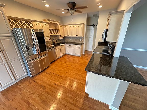 3rd image of 307 Oak Meadow Ln
