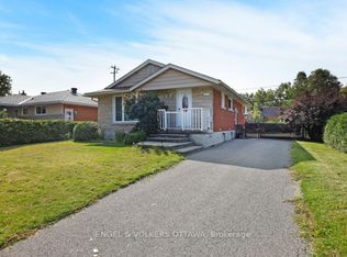 814 Pleasant Park Rd #A, Ottawa, ON K1G1Y9