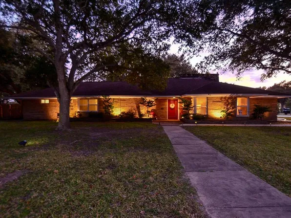 711 W Norris St, El Campo, TX 77437