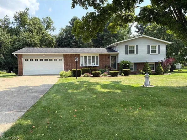 11280 Braddock St, Canal Fulton, OH 44614
